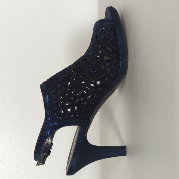 Karen Scott Blair Lacey Slingback Shootie Heels - Picture 4 of 12